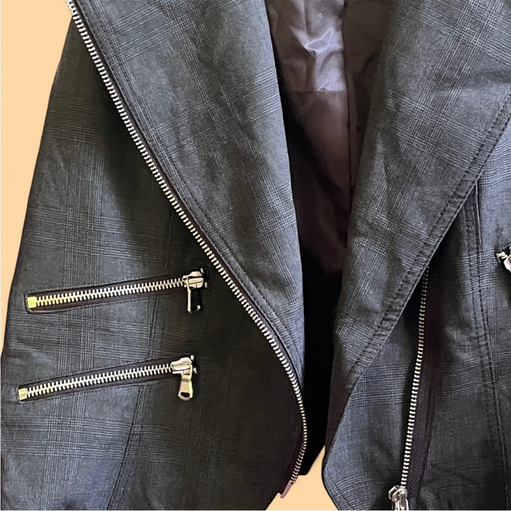 Grey Vest with Zipper Details - Picture 4 of 8
